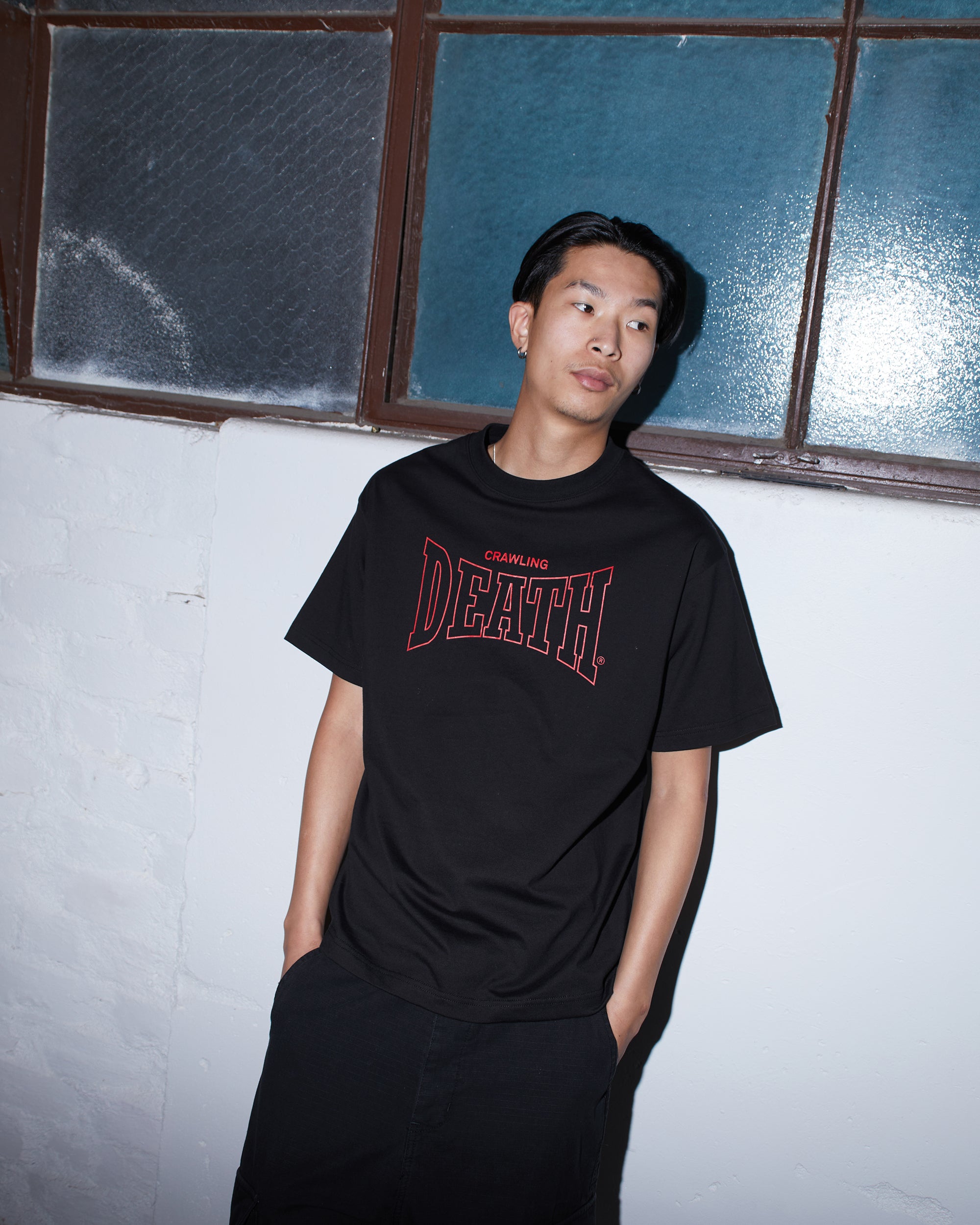 Curve Outline T-Shirt | Black Red